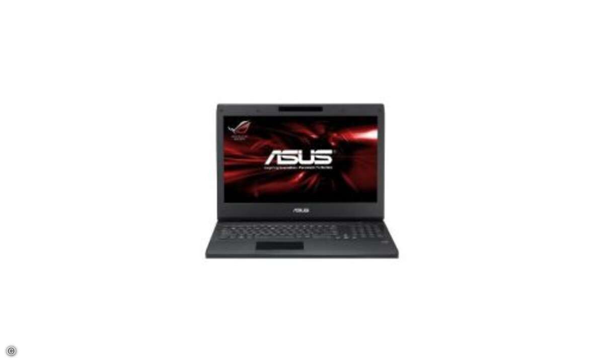 Das Notebook der Woche ist von Asus, hört auf die Bezeichnung G74SX-TZ293V und hat einen 17-Zoll-Display. Angetrieben wird es von einem Intel Core i5 2430M-Prozessor, der mit 2,4 GHertz getaktet ist und 8 GByte RAM zur Verfügung hat. Eingebaut sind z