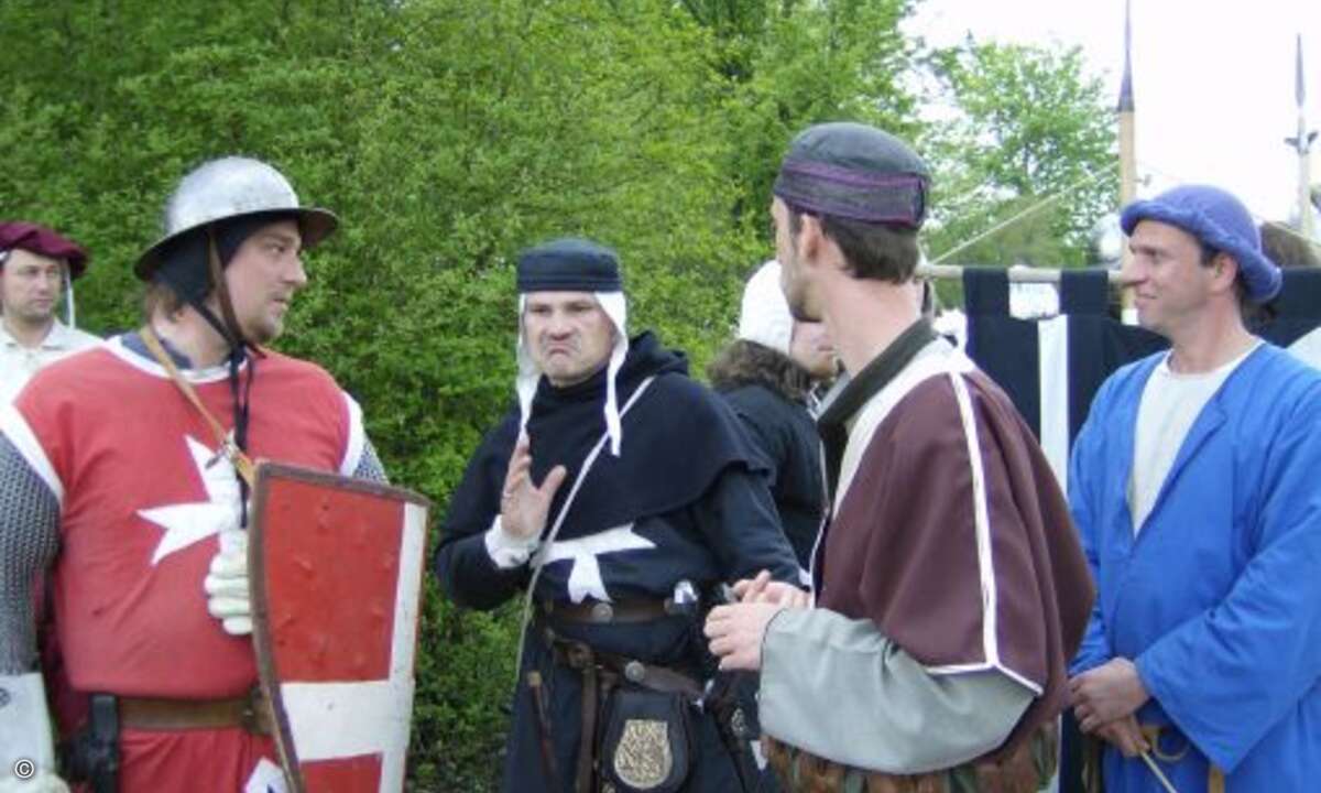 Der Marschall ist mehr als skeptisch, ob dieser Stick als erster seiner Zunft auch eine komplette Schlacht überleben wird.
