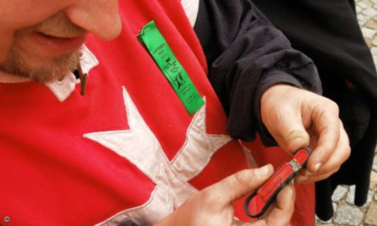 Auch wenn es diesmal etwas aufwendiger ist, die Nase wieder in form zu bekommen - der Stick funktioniert immernoch. Erstaunlich.