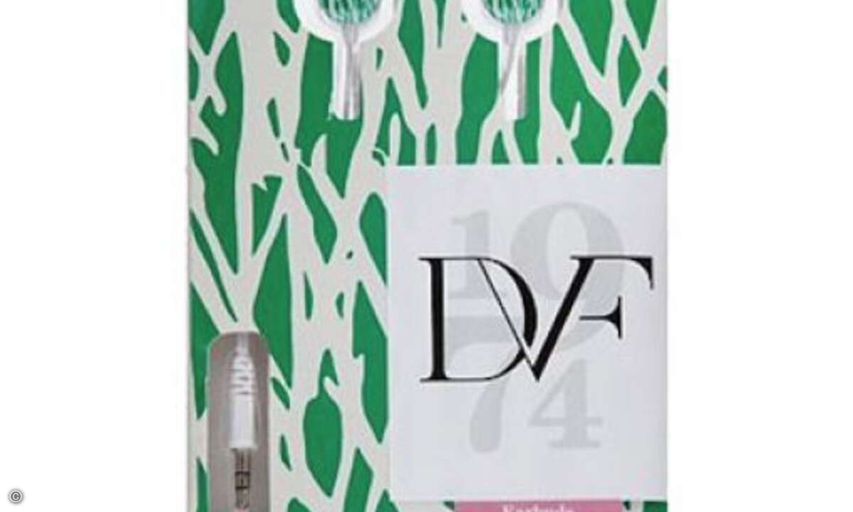 Wer hat schon wieder meine Kopfhörer? In Zeiten weißer Standard-Stöpsel freut sich Mutti bestimmt über etwas individuellere Ohrknöpfchen - im unverwechselbaren Diane von Furstenberg Design (ca. 50 Euro).