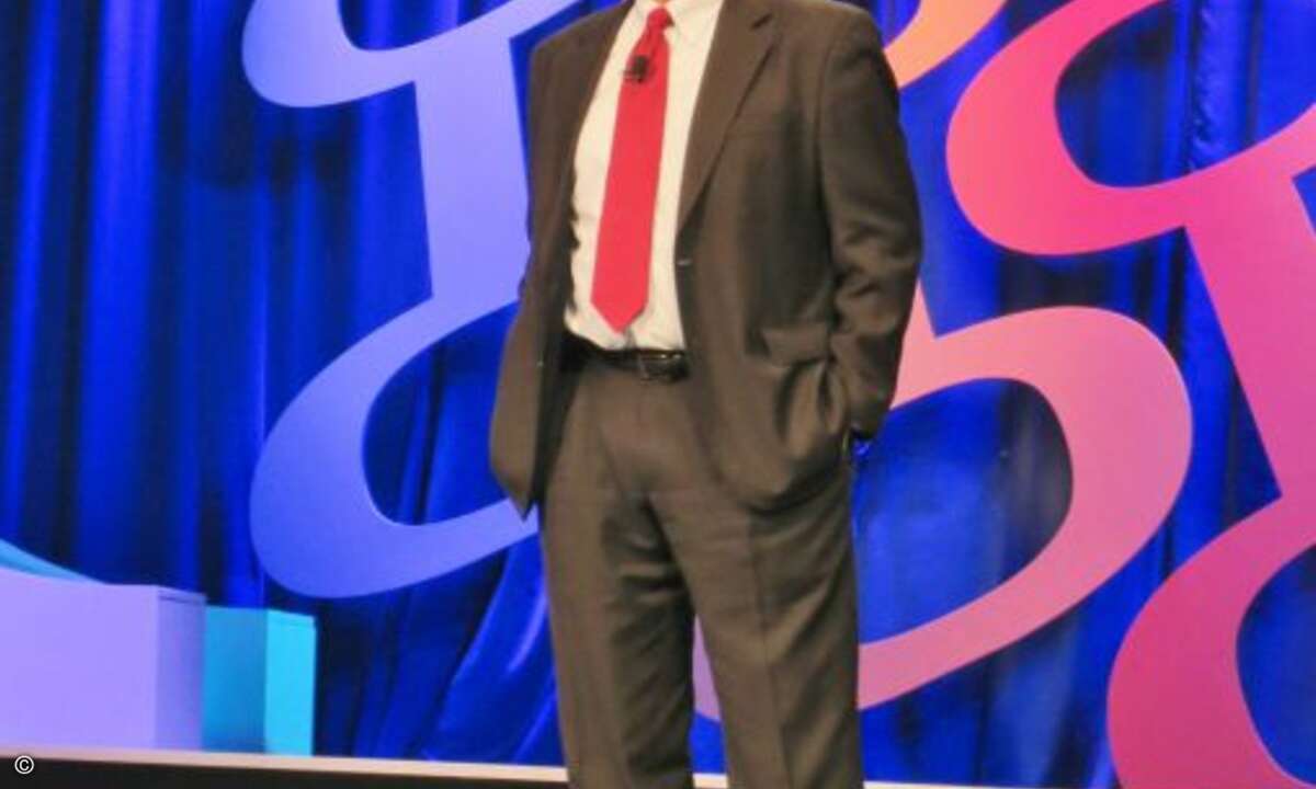 Als erster Redner stimmte Walter Isaacson die Besucher des IBM-Kongresses auf die Taten ein, die sie künftig vollbringen sollen. Isaacson war früher Chef des amerikanischen Wochenmagazins Time und des Nachrichtensenders CNN. In jüngerer Vergangenheit