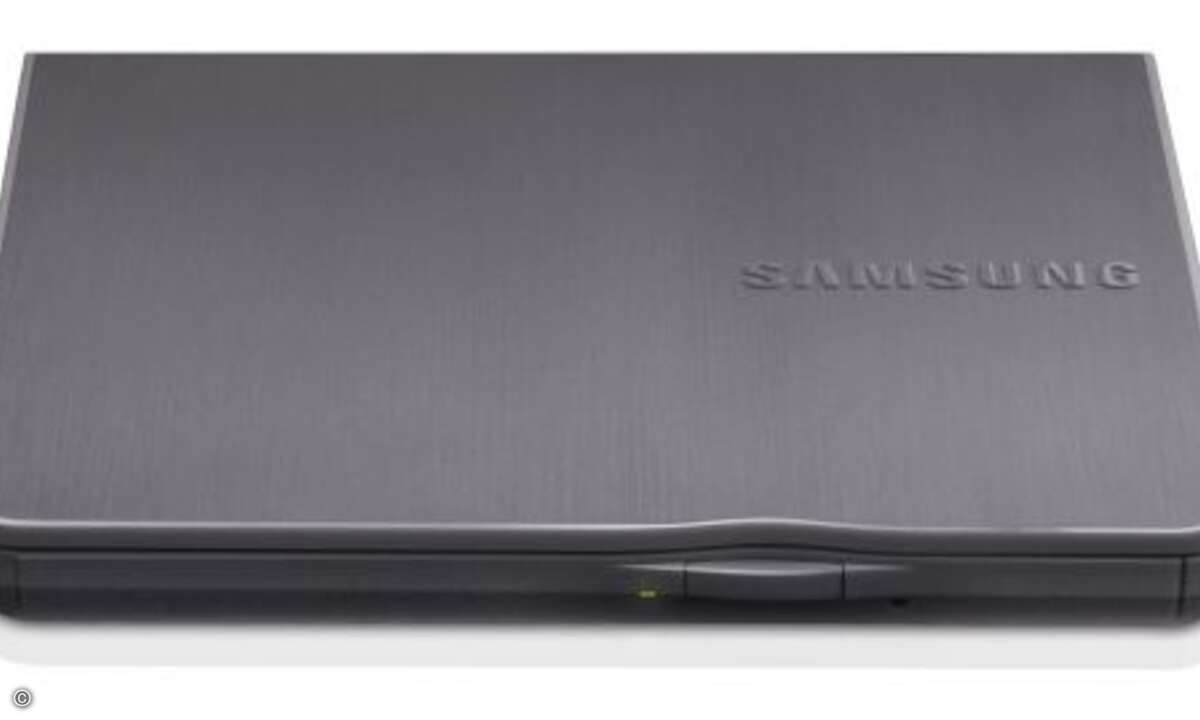 Ein hervorragender Reisebegleiter dank kompakter Maße und einem Gewicht von nur 255 g (Bild: Samsung)