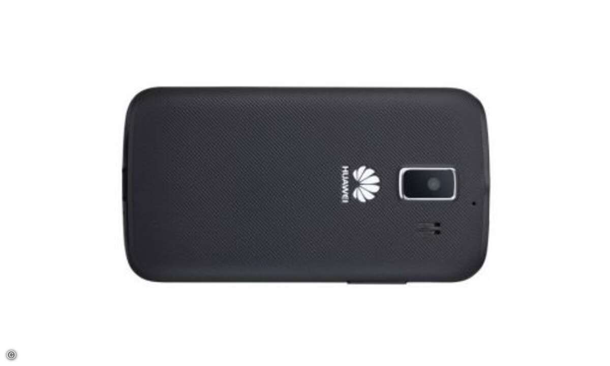 Der Punkt geht an LG. Das Huawei ist zwar solide verarbeitet. Aber das Plastikgehäuse sieht billig aus und obendrein knarzt der Akkudeckel bei kräftigem Zugriff. In dieser Preisklasse ist das alles zwar noch verkraftbar – aber LG macht es einfach bes