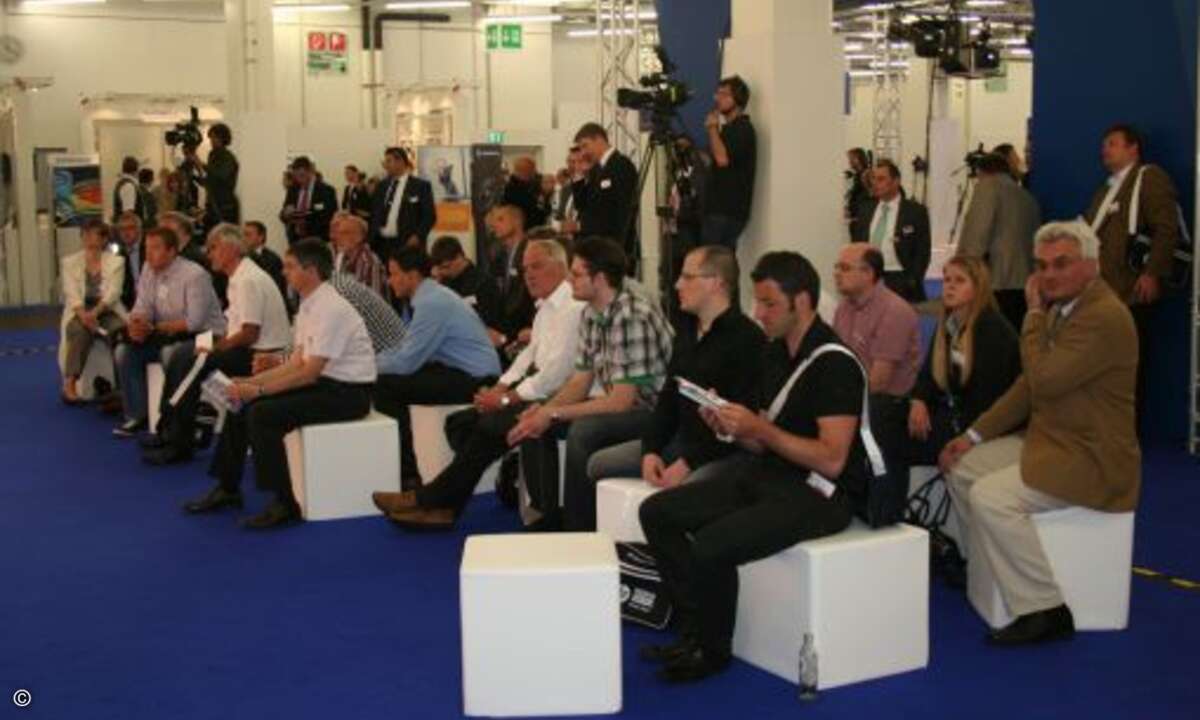 Am Nachmittag besuchten deutlich mehr Zuschauer die Podiumsdiskussionen auf der IM.News-Bühne. Foto: Computer Reseller News