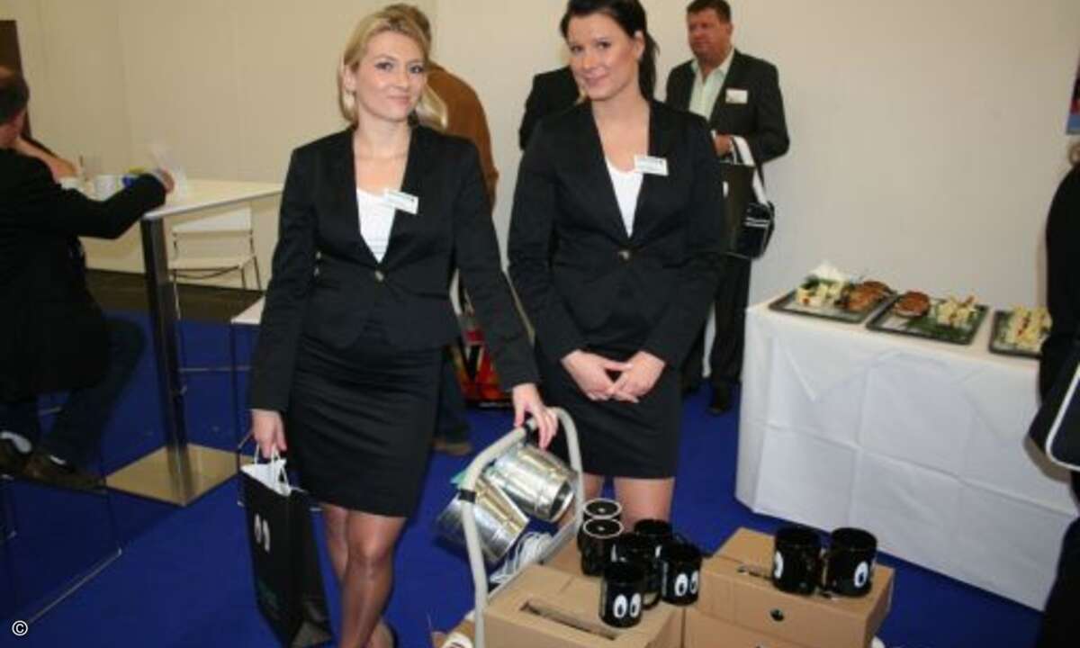 Die vielen netten Hostessen hatten natürlich auch für alle Besucher schöne Geschenke. Foto: Computer Reseller News