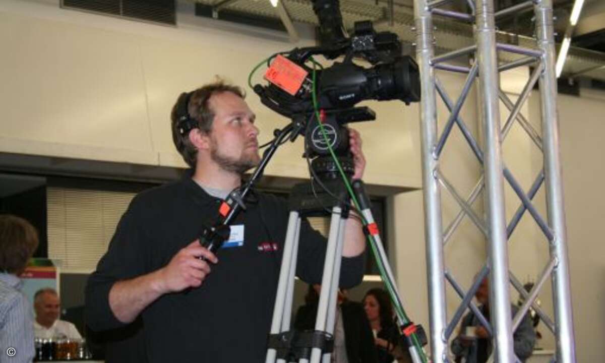 Die IM.News-Crew war immer fleißig am Filmen. Foto: Computer Reseller News