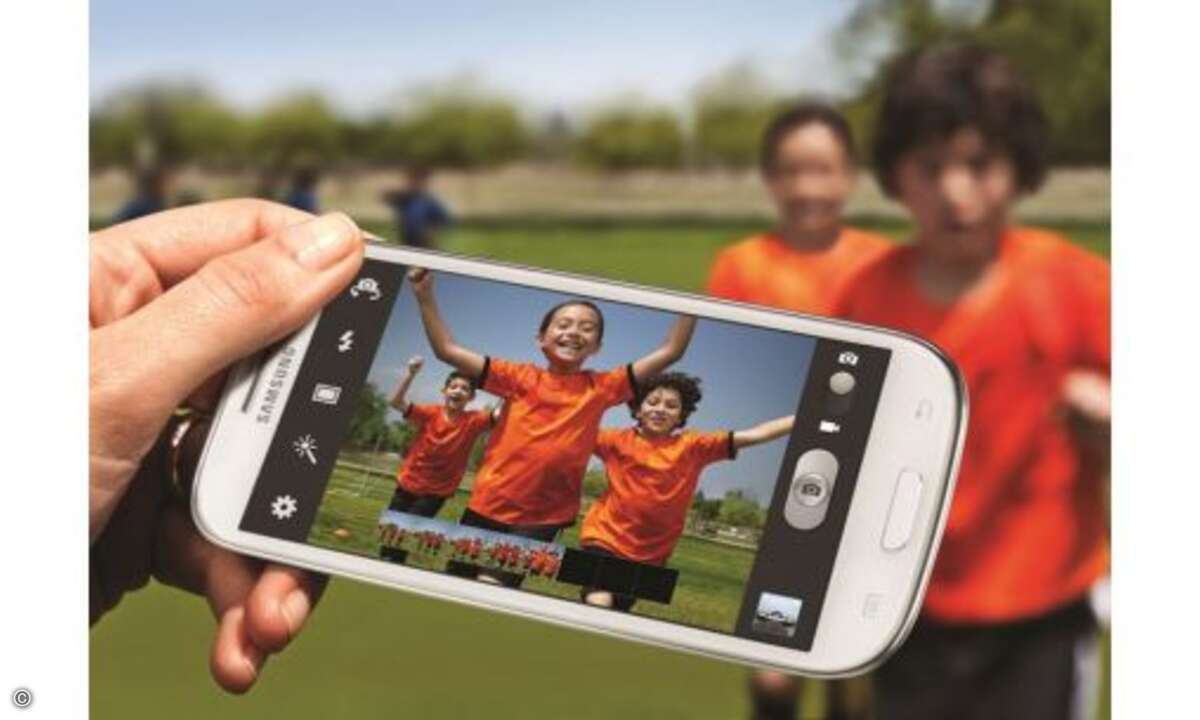 Die 8-Megapixel-Kamera auf der Rückseite verfügt über einen Autofokus, Gesichtserkennung und einen schnellen Bildfolgemodus. © Hersteller