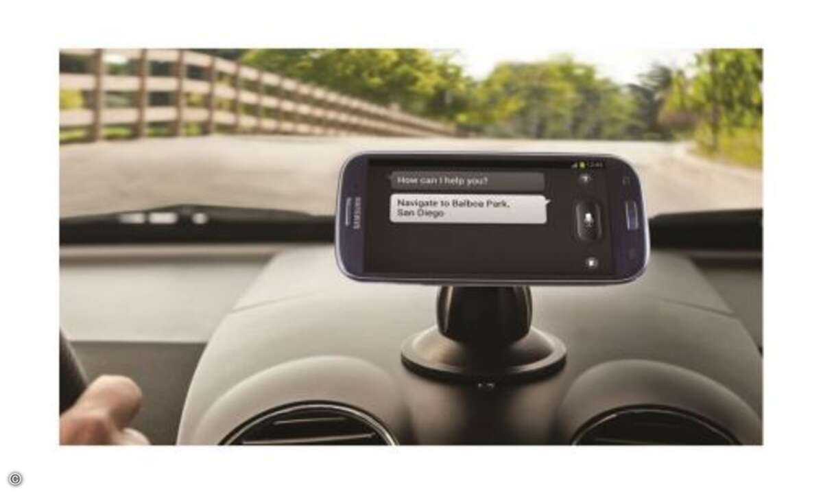 Der große Touchscreen macht das Galaxy S3 mit der passenden Autohalterung zum komfortablen Navi. © Hersteller