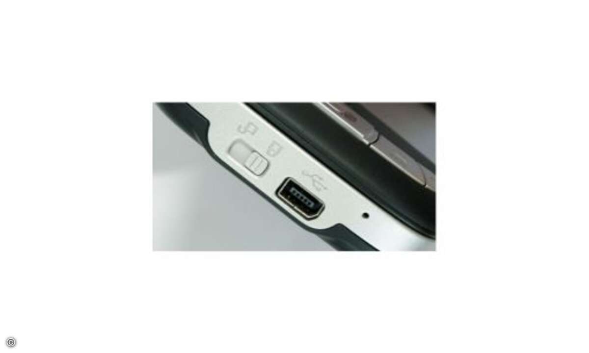 Laden am USB-Anschluss Irrtum 4: Das Laden am USB-Anschluss des Rechners kann dem Akku schaden.