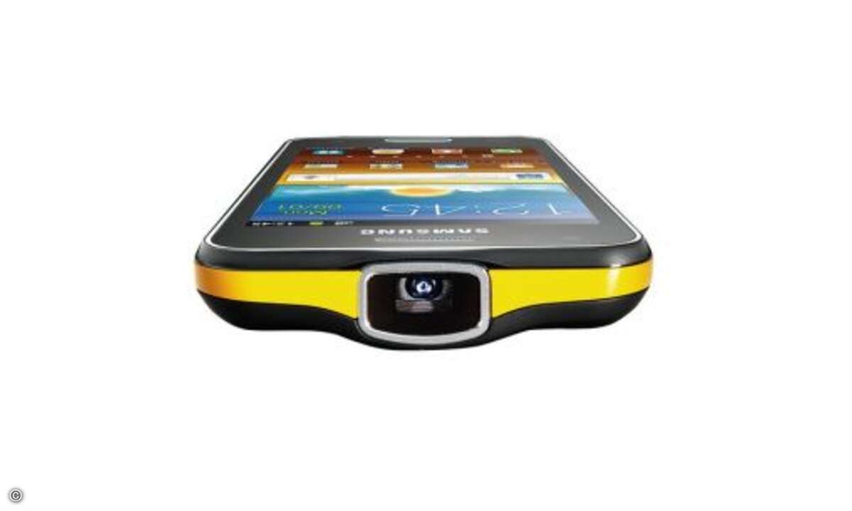 Samsung Galaxy Beam: Die Besonderheit des 146 Gramm schweren Android-Smartphones ist der eingebaute Beamer an der Stirnseite, der Bilder und Videos mit einer Bilddiagonalen von bis zu 130 Zentimeter Größe an die Wand projiziert. Bedient wird das Beam