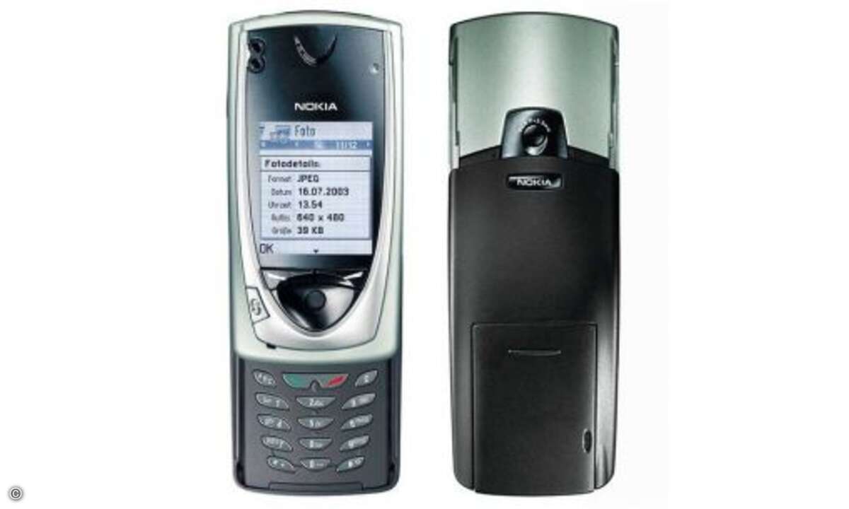 2002 – Nokia 7650: Nokias erstes S60-Smartphone war auch das erste Handy mit integrierter Kamera. Der Speicher war mit 3,6 MB geradezu riesig, das Motorola T720i bot nur 500 KB. Die Kamera des 7650, die erst ans Licht kam, wenn man das Gerät aufschob