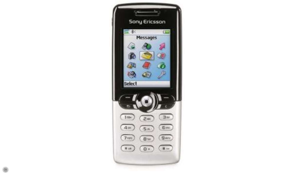 2003 – Sony Ericsson T610: Das Sony Ericsson T610 war das iPhone des Jahres 2003: Schick, kompakt, mit dem zweifarbigen Gehäuse ein Hingucker und ganz schnell Everybody's Darling.