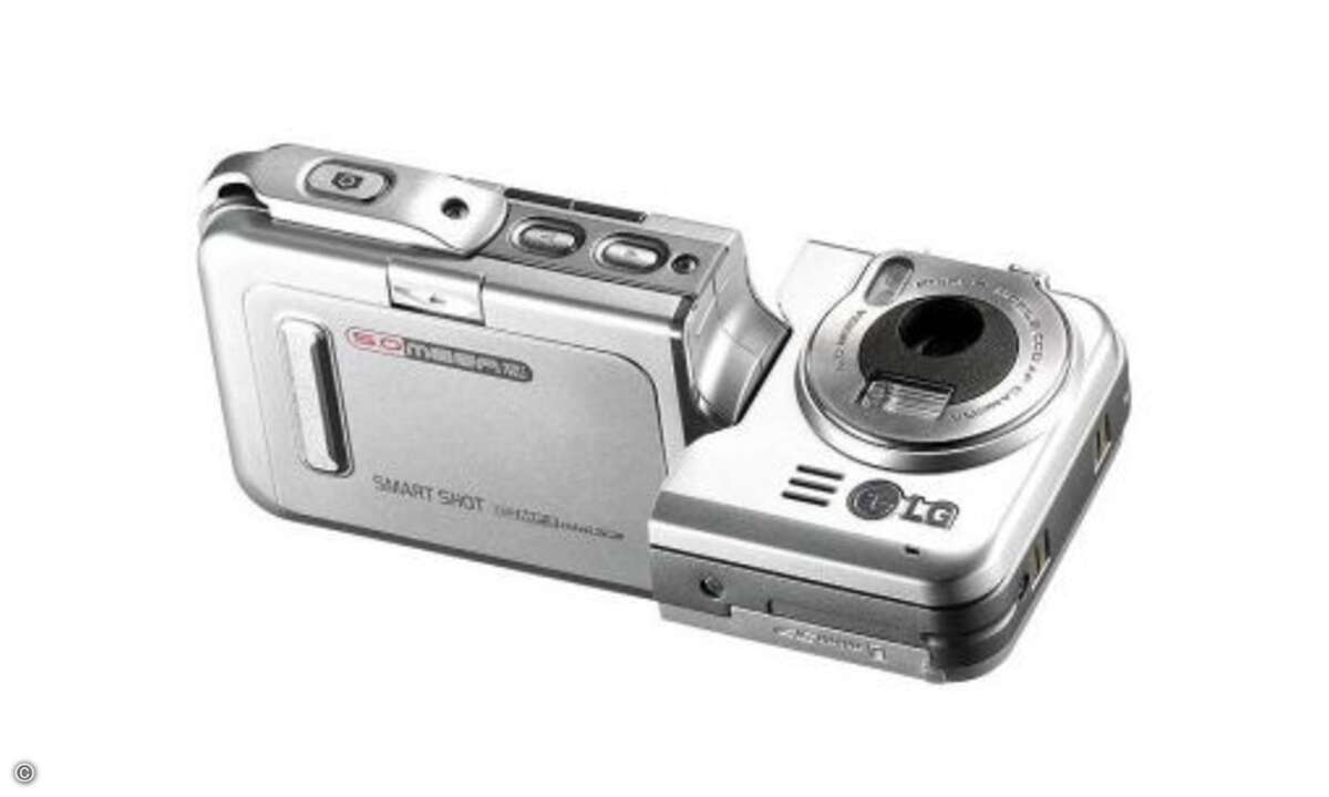 2006 – LG KG920: Den Sprung auf 5 Megapixel schafft dann im Herbst 2006 erstmals das LG KG920. Das bot wieder eine ausgefallen Menchanik, unglaublich viele Tasten und eine träge Auslöseverzögerung. © Connect