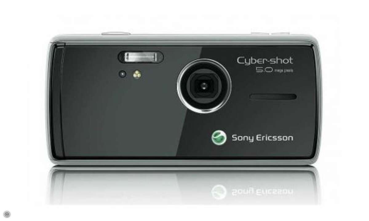 2007 – Sony Ericsson K850i: Als einer der letzten großen Hersteller knackte Sony Ericsson die 5-Megapixel-Grenze. Wichtiger als eine nominelle Auflösung war dem Hersteller immer die Praxistauglichkeit. Und da konnte das K850i überzeugen. Es bot den s