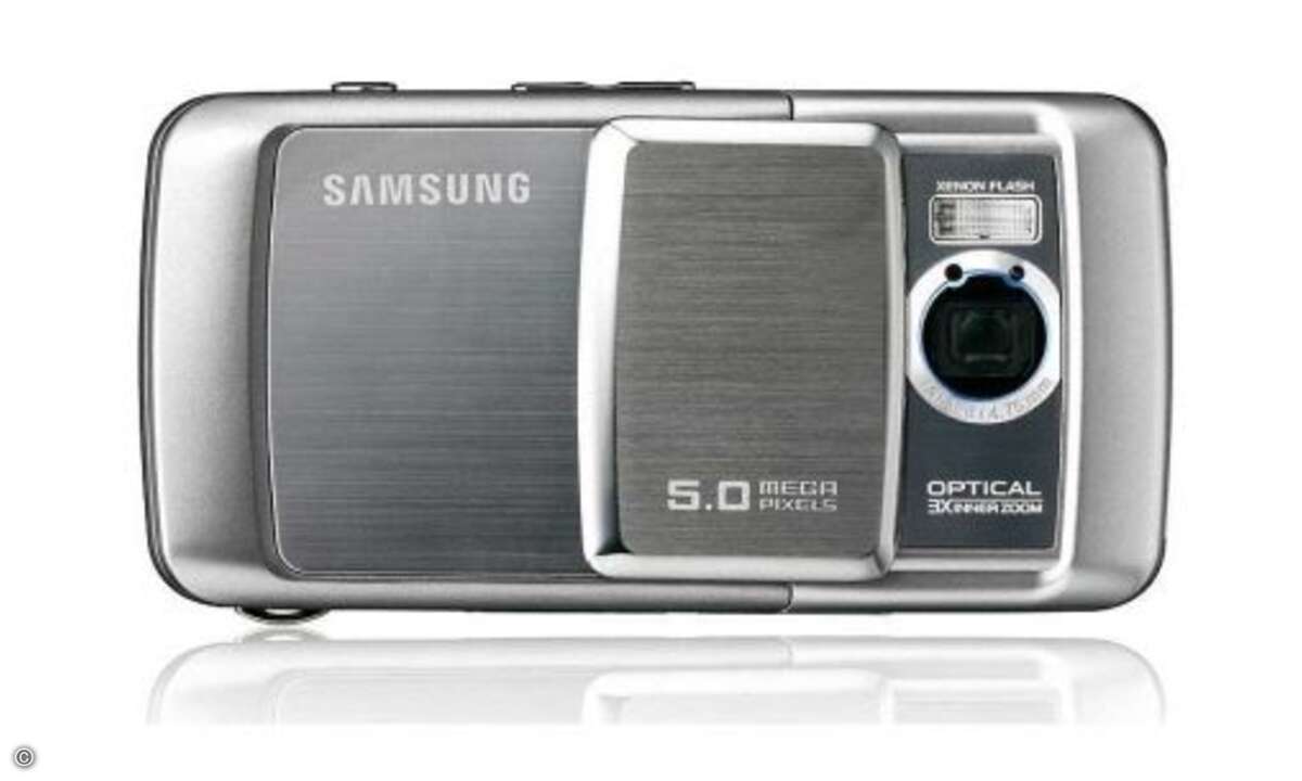 2008 – Samsung SGH-G800: Ins G800 packte Samsung 2008 nochmals alles, was wir von einer kompakten Digicam erwarten. Neben einem 5-Megapixel-Sensor war das hier ein Xenon-Blitz sowie ein dreifach optischer Zoom, der im inneren des Gehäuses werkelte. E