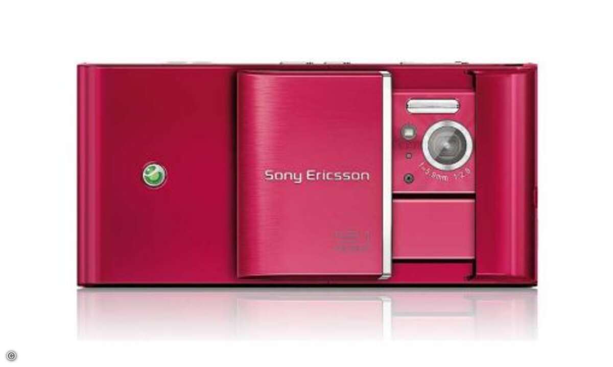 2009 – Sony Ericsson Satio: Während Kamerahandys wirklich Handys waren, ausgenommen von Nokia Symbian-S60-Modelle, werden langsam auch gute Kameras in Geräte mit offenem Betriebssystem verbaut. Das Satio bot einen Xenon-Blitz und einen 12-Megapixel-S