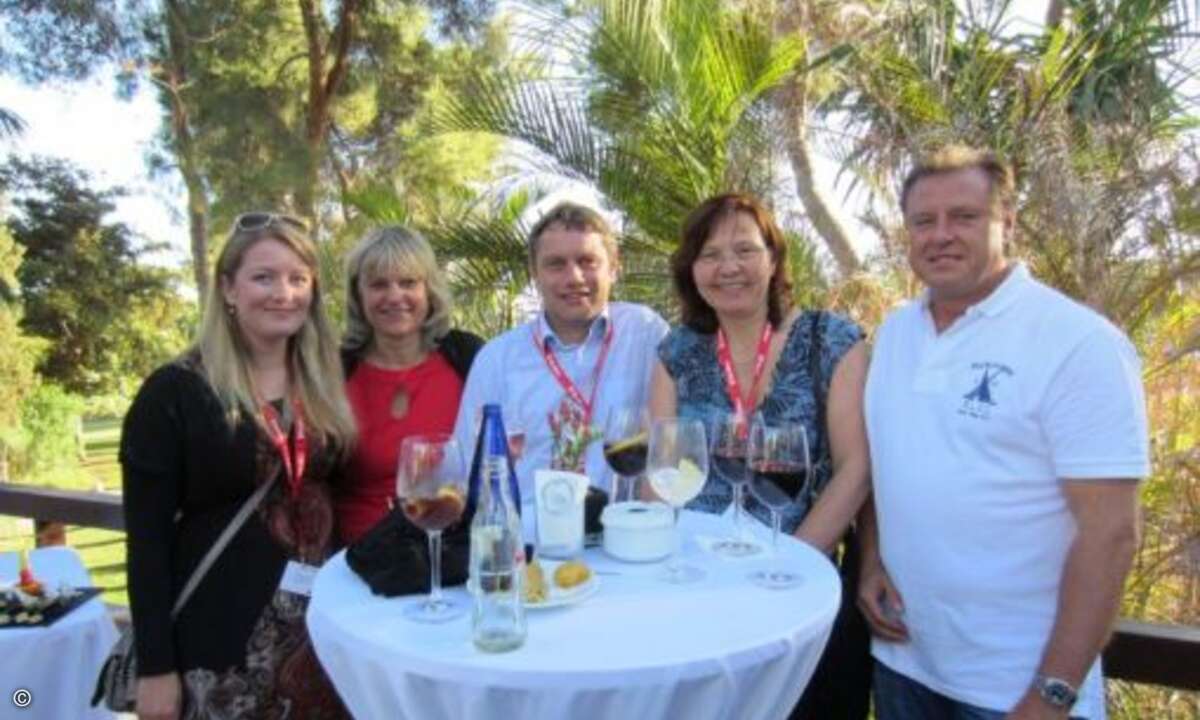 McAfees Zentraleuropachef Hans-Peter Bauer (rechts) hat die deutschen Partner auf seiner Seite: Sabrina Busse und Claudia Netzer (beide Comparex), Stefan Bichler (Infinigate) und Rosemarie Bücker (Bücker EDV-Beratung, von links)