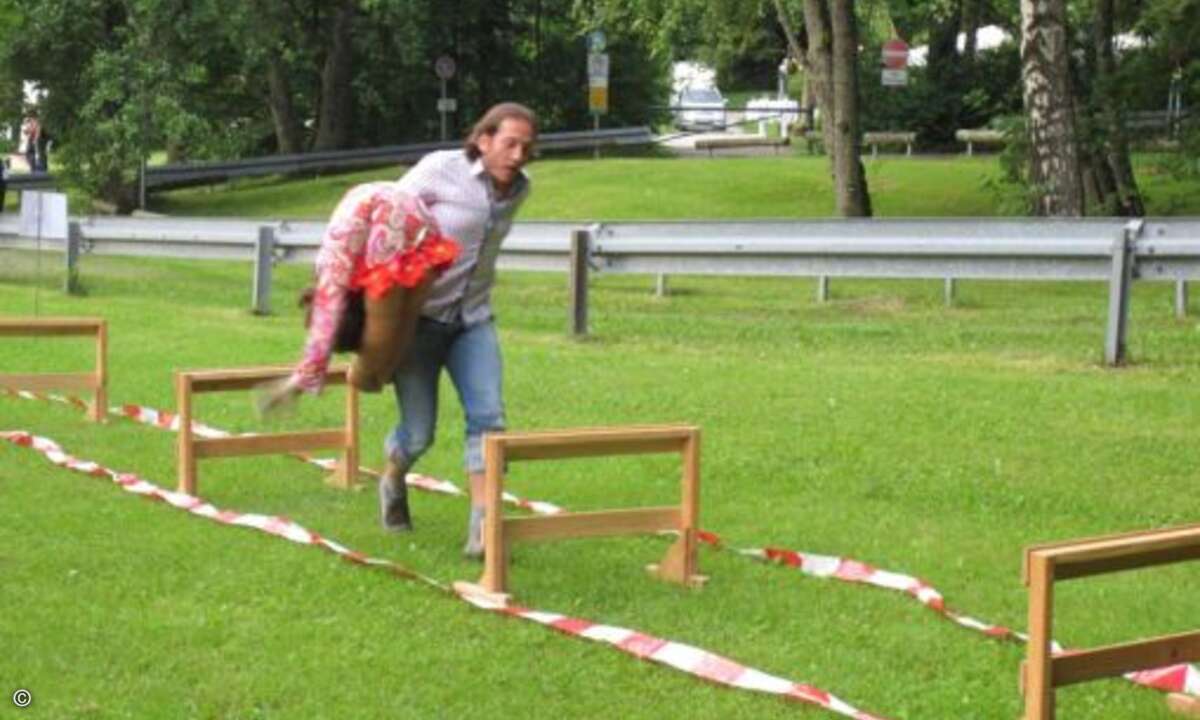 Beim Frauentragen ist Muskelkraft und ...