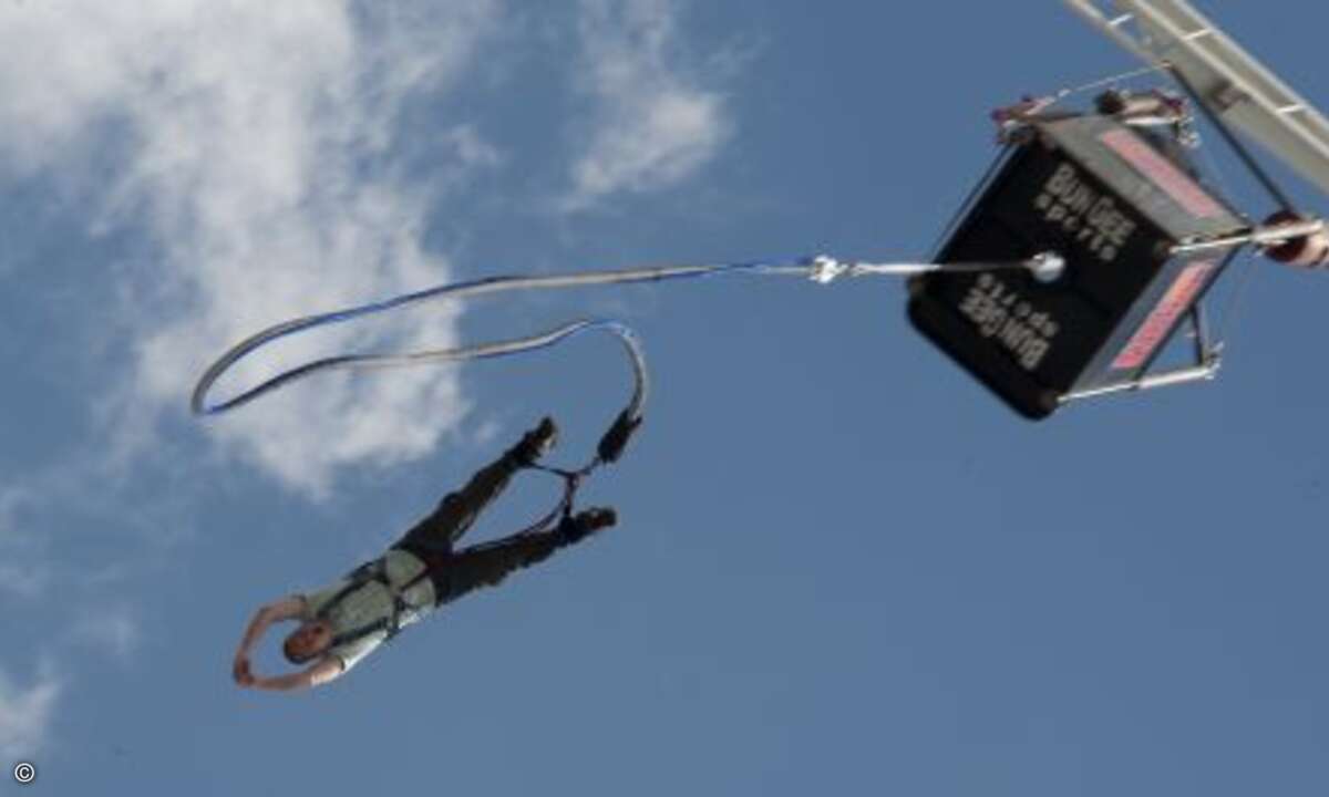 Die Gäste durften sich auch im Bungeee-Jumping versuchen...