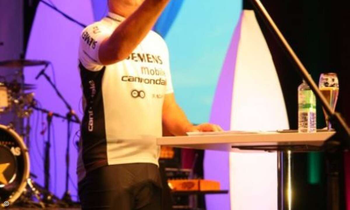 Aetka-Chef Uwe Bauer zeigte Humor