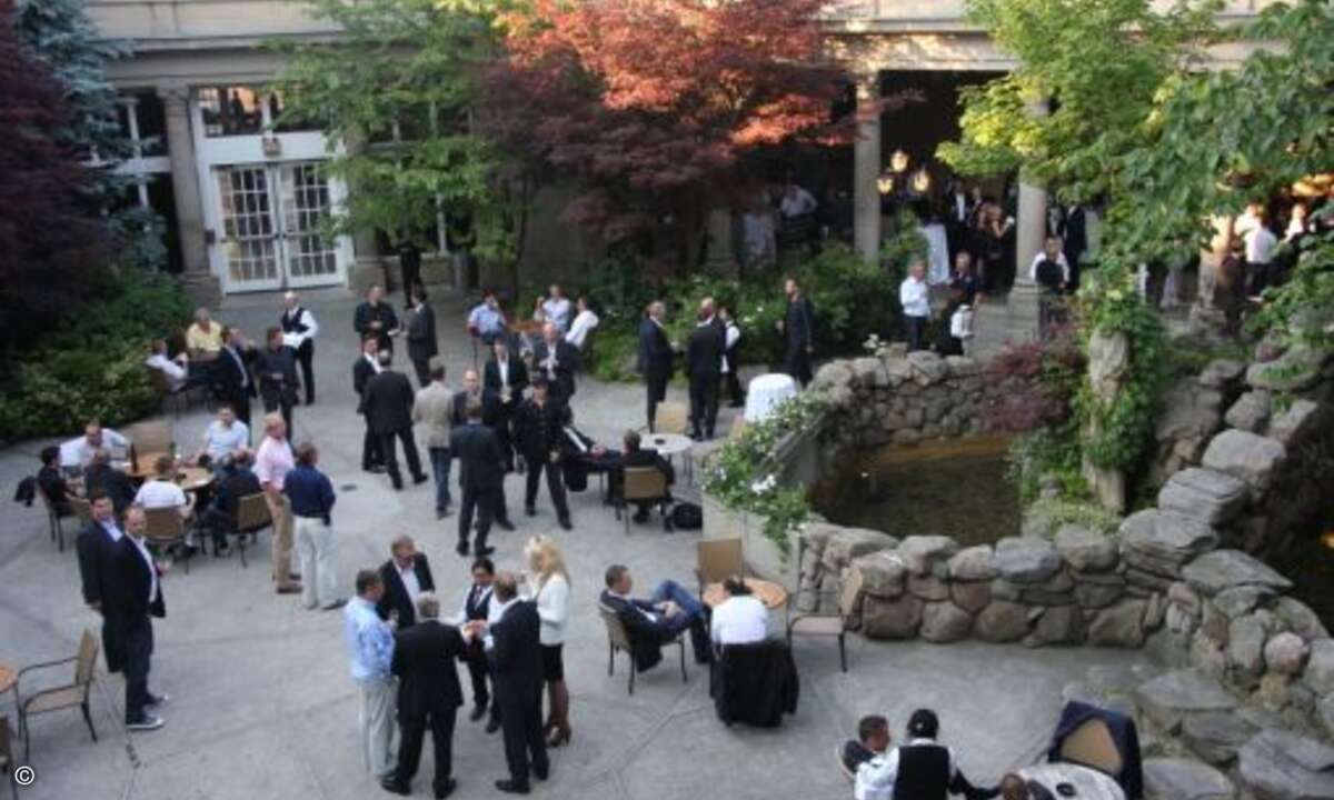 Die PC Vertriebssysteme Gmbh aus Ostwestfalen und andere genossen das traumhafte Wetter in den Abendstunden.