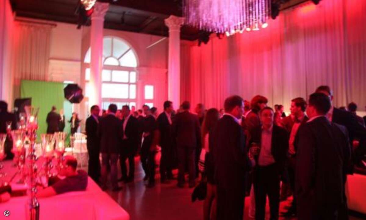 Nach und nach füllten sich die Hallen mit Partnern von Microsoft.