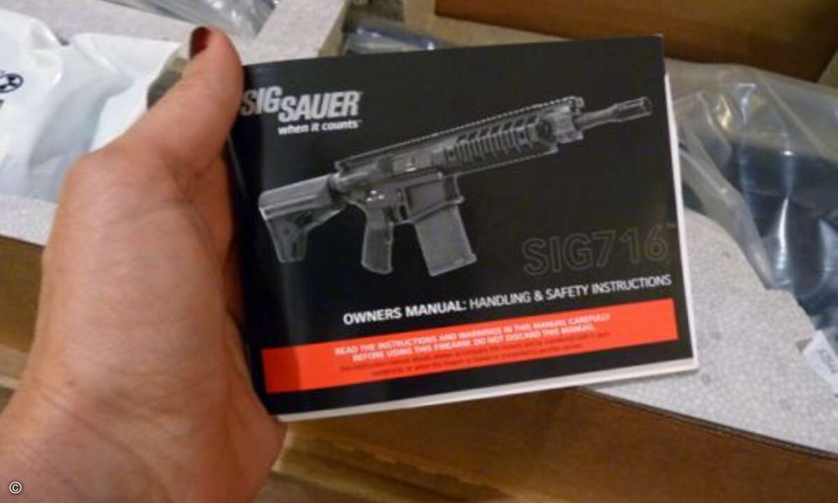 Auch eine Sig Sauer Sig 716 hat natürlich eine Betriebsanleitung. © Wired