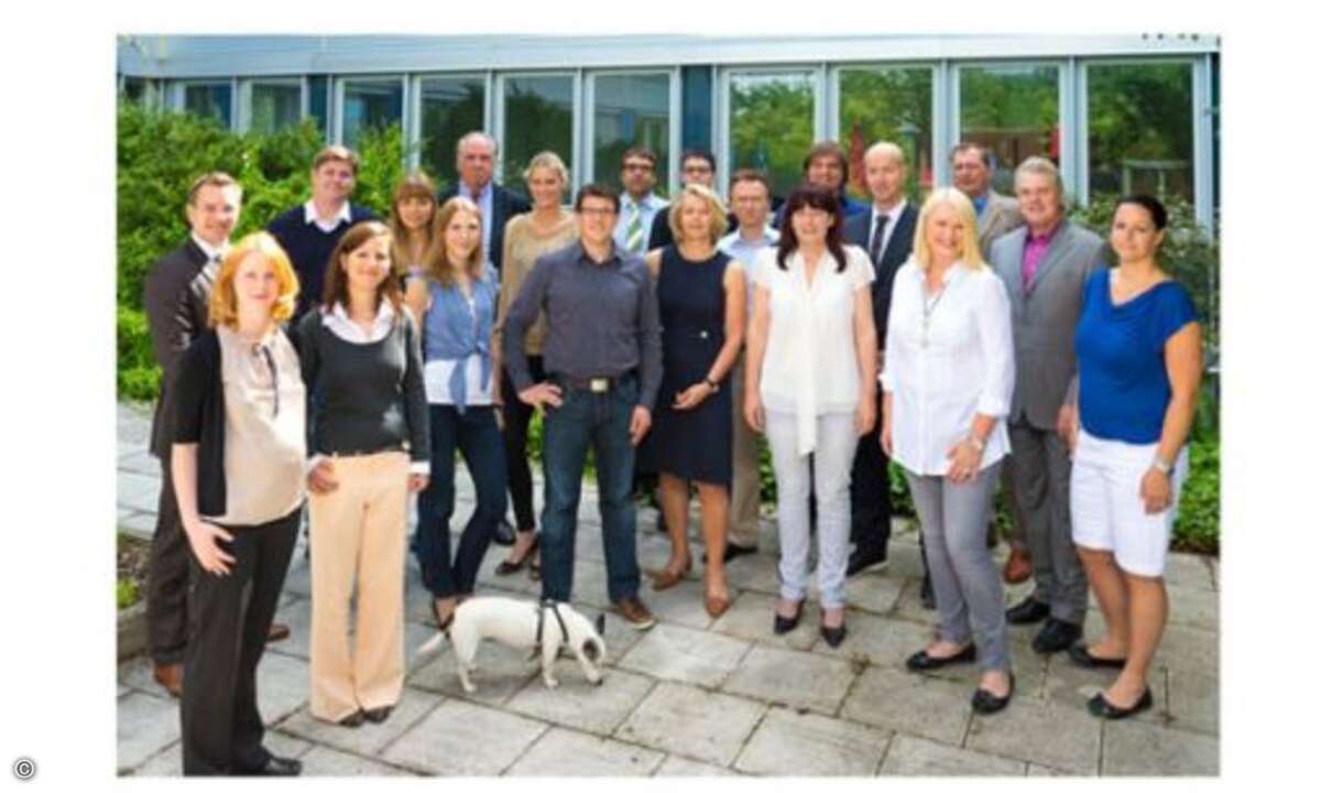 Das Team der CRN - und der CRN-Hund Wilma - nehmen Sie mit in ihre Verlagsräume und gewähren Ihnen einen exklusiven Einblick in ihren Arbeitsalltag. (©  WEKA-FACHMEDIEN)