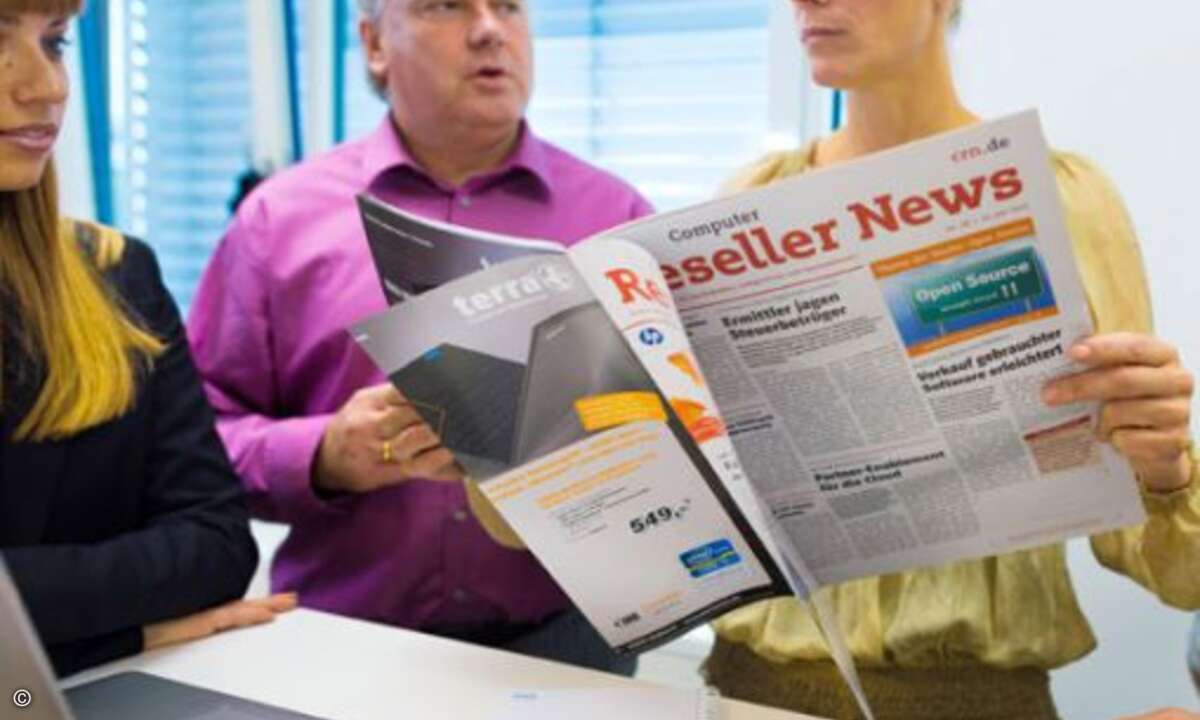 Sandra Hanel achtet darauf, dass die Anzeigen ihrer Kunden von den Lesern der Computer Reseller News auch wahrgenommen werden. (© WEKA-FACHMEDIEN)