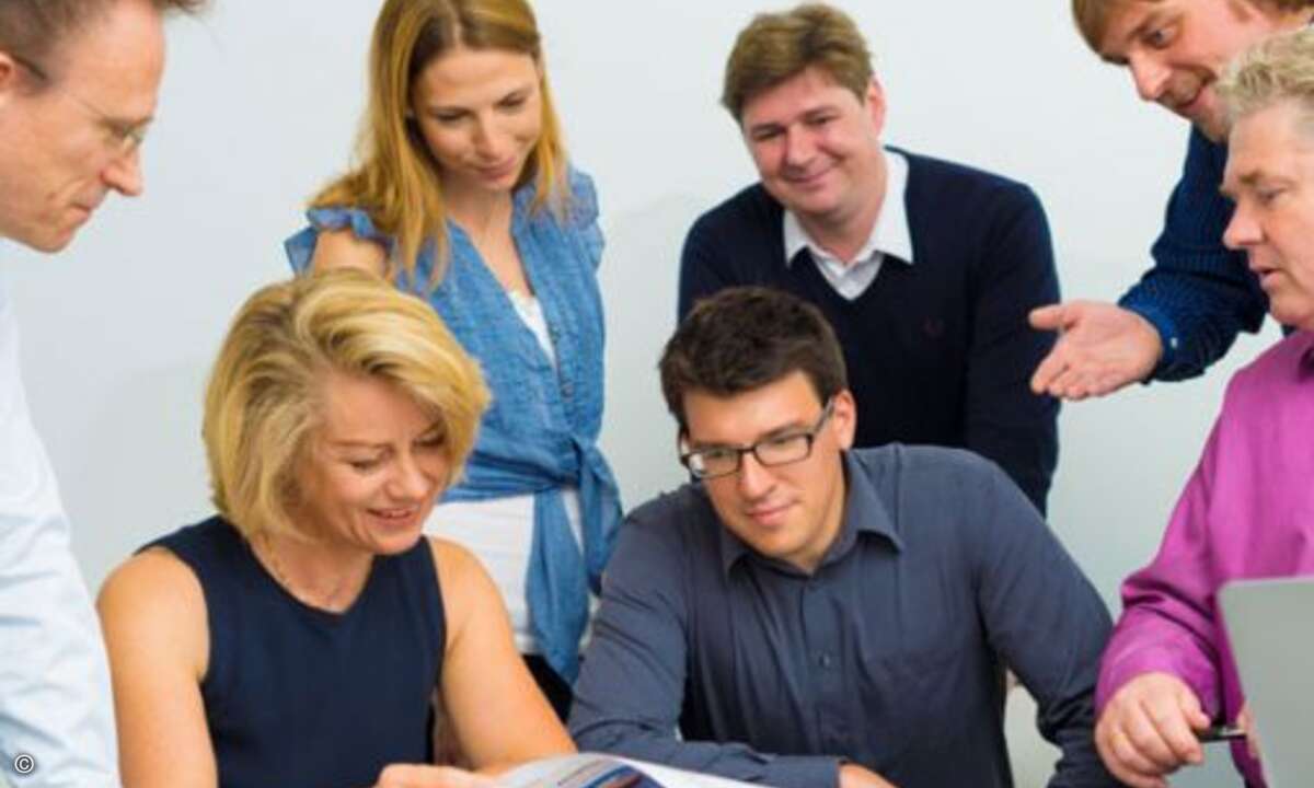 Die CRN-Redaktion. V.l.n.r.: Dr. Werner Fritsch, Dr. Michaela Wurm, Ulrike Garlet, Karl-Peter Lenhard, Peter-August Schulte, Lars Bube und Martin Fryba. (© WEKA-FACHMEDIEN)
