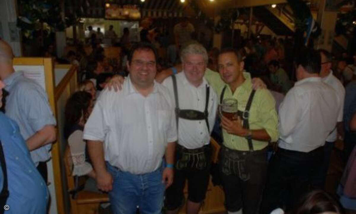 CRN-Chefredakteur Martin Fryba (in der Mitte) und Also Actebis-Chef Gustavo Möller-Hergt (rechts) trugen zünftige Tracht. Der Bayer in der Runde, Michael Schickram von Schickram & Feller, bezeichnender Weise nicht.