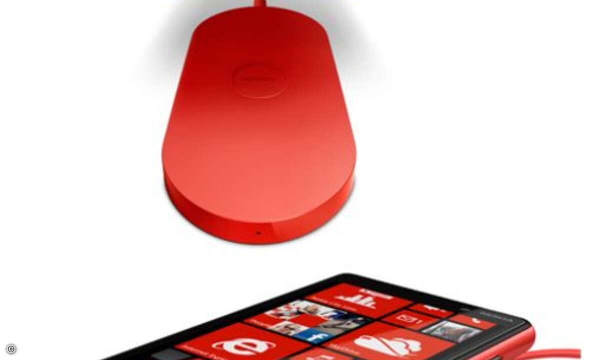 Die Smartphones kommen mit Induktions-Ladegerät. © Nokia/Microsoft