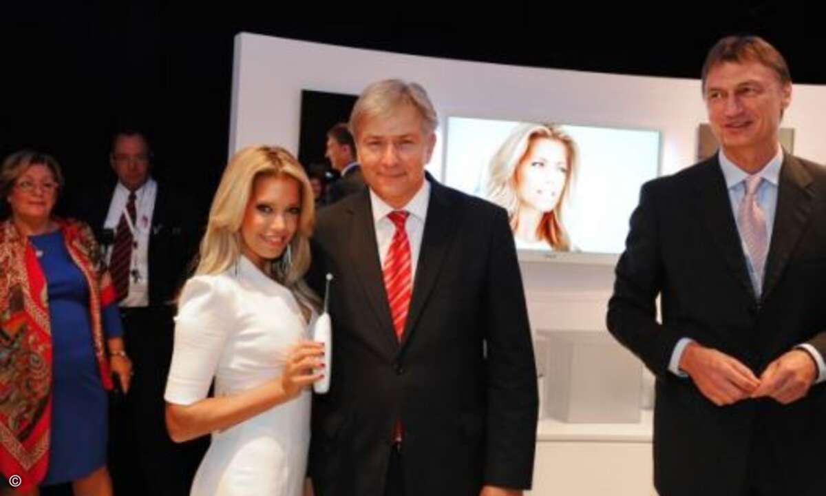 Sylvie van der Vaart in Begleitung von Klaus Wowereit