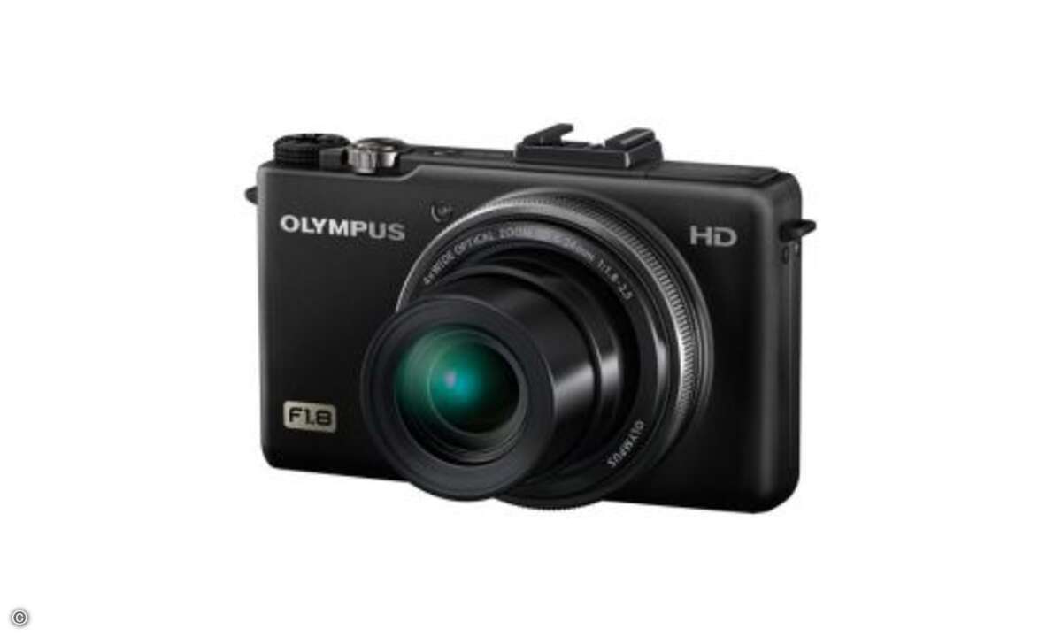 Die Olympus XZ-1 Digitalkamera bietet 10 Megapixel bei 4-fach optischem Zoom und ein 3 Zoll OLED-Display. Auch hier hat Amazon den aktuell günstigsten Preis: 299,99 Euro. © Amazon