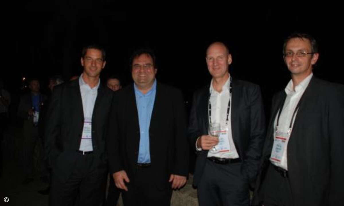 Also Actebis-Geschäftsführer Heino Deubner (ganz links), Michael Schickram (links) und neben ihm HP-Manager Aaron Precht sowie Perry Eekhout von Emulex stehen für CRN Parade. © CRN