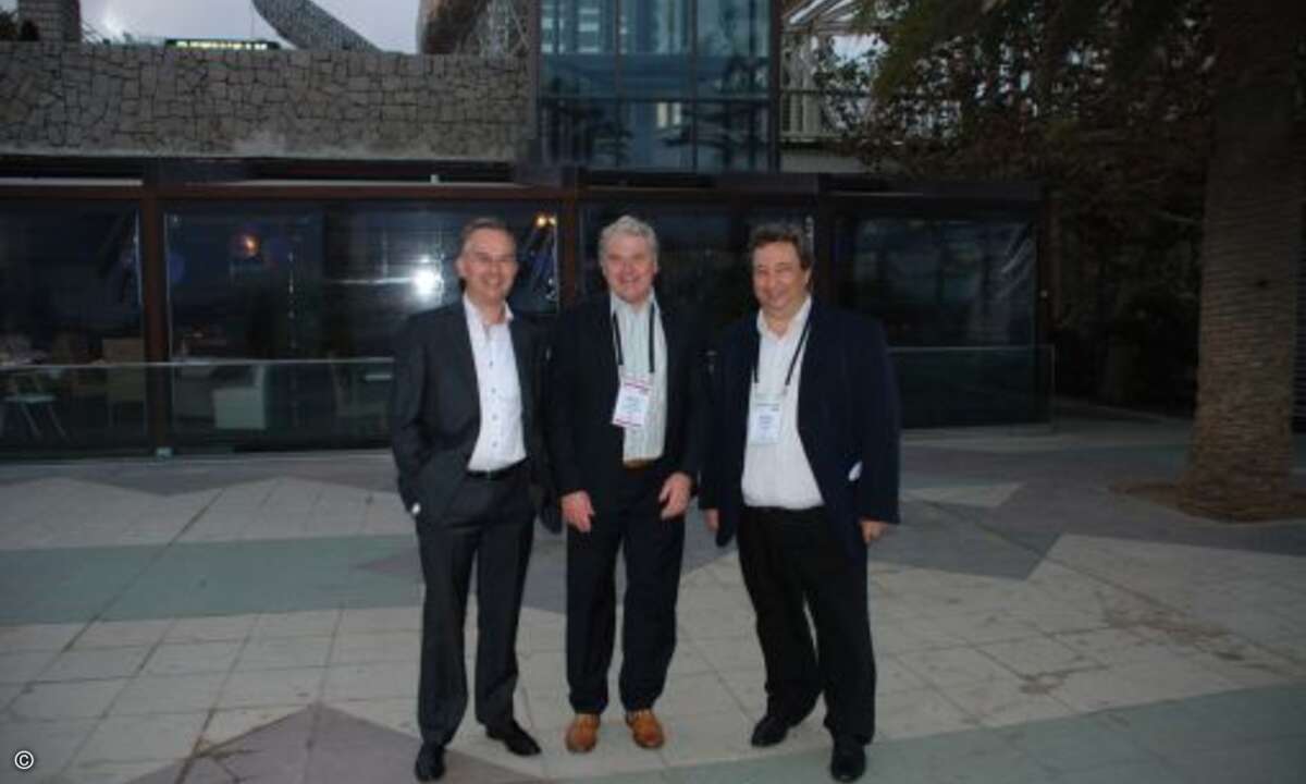 Cancom-Gründer und Vorstand Klaus Weinmann (links) mit CRN-Chefredakteur Martin Fryba und Cancom-Vorstand Rudolf Hotter (rechts). © CRN