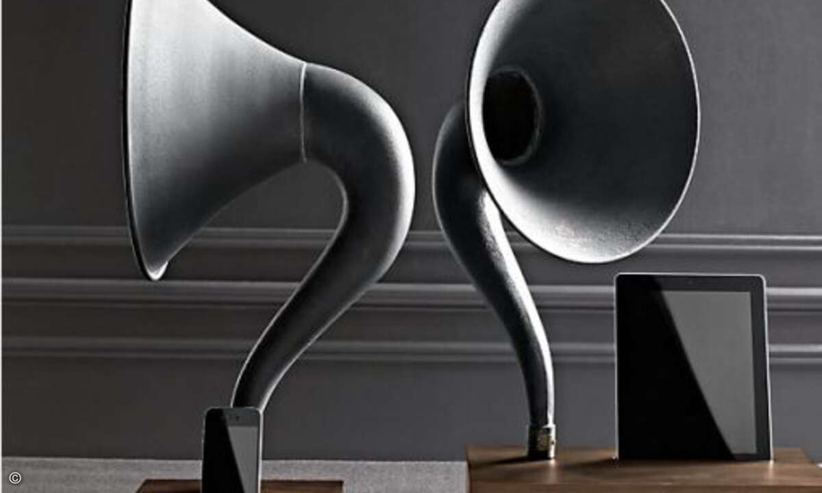 www.restorationhardware.com/
