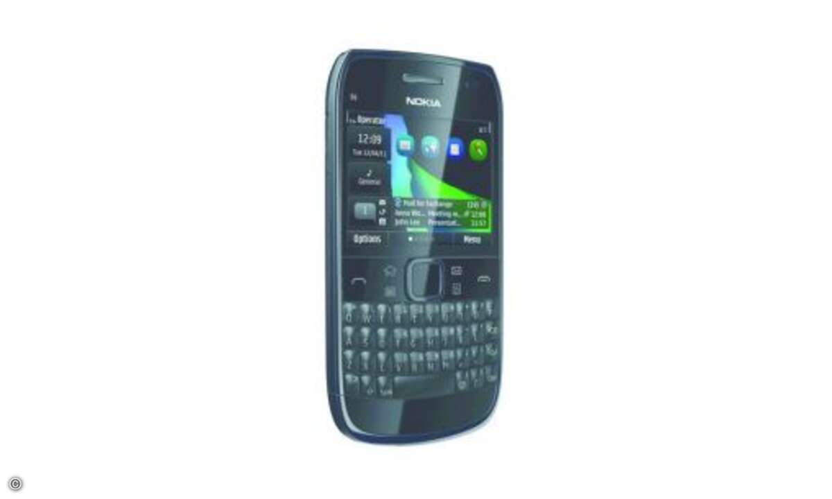 Platz 4: Nokia E6

Vom August 2011 datiert der Test des Nokia E6 und damals holte es sich Platz 1 in der Smartphone-Bestenliste. Ein Jahr später wurde es bereits ein Stück nach hinten durchgereicht. Doch wer ein günstiges Smartphone mit Tastatur su