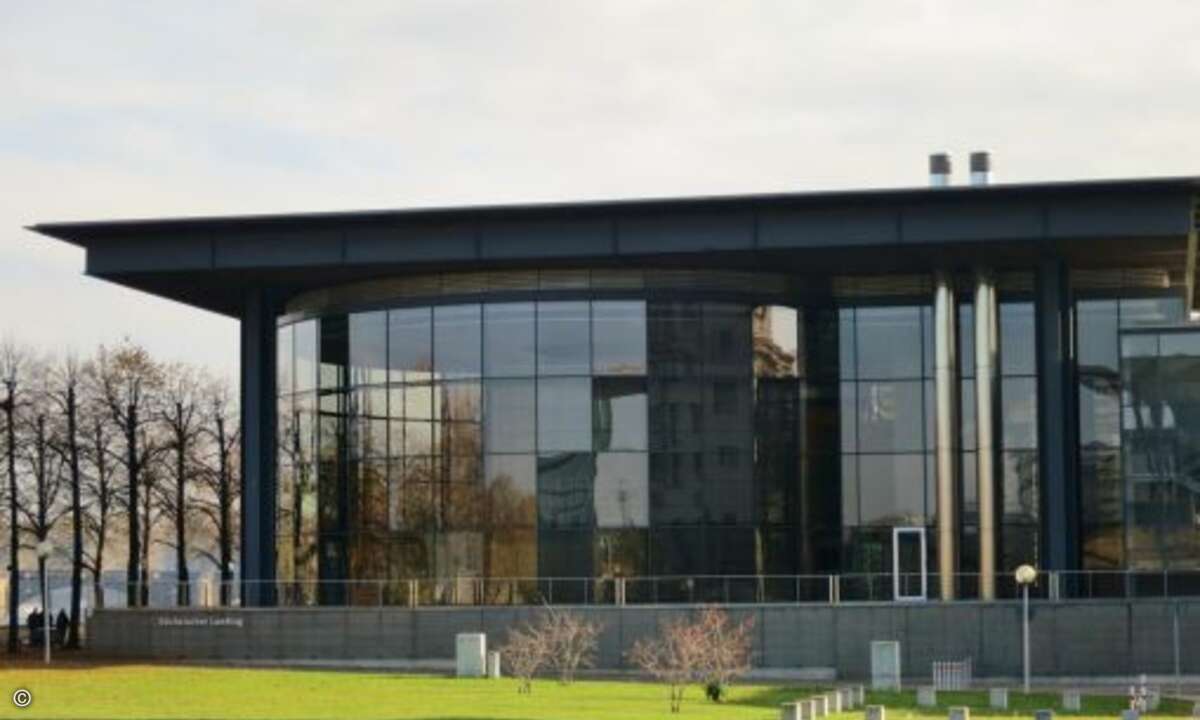 Dem Dresdner Congress Center gegenüber liegt der sächsische Landtag.