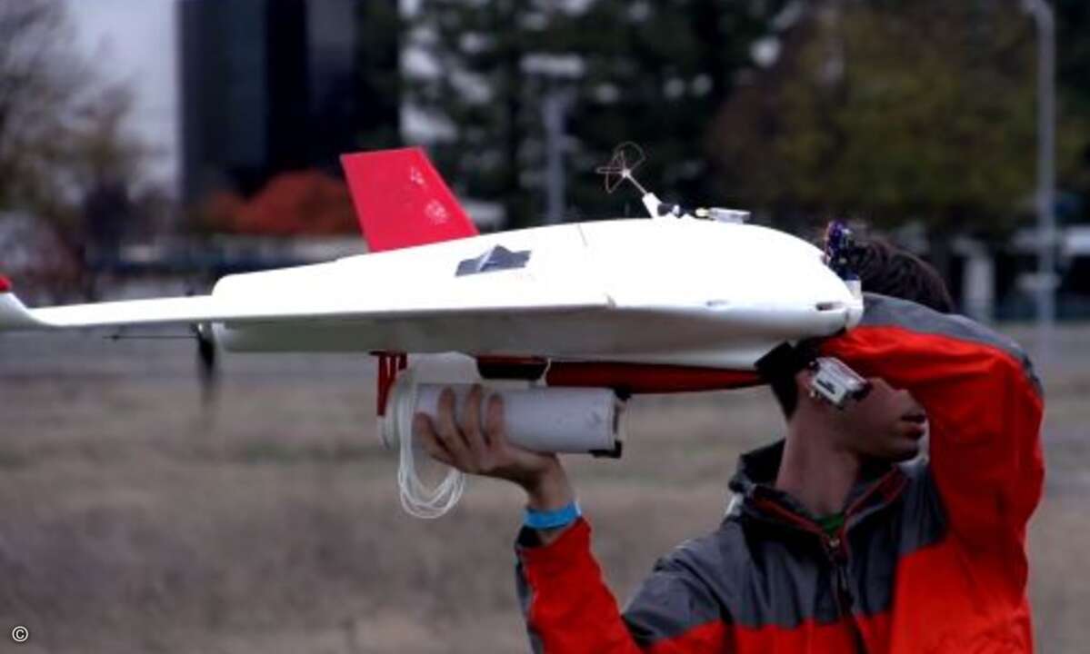 Beim Start ist noch Hilfe von Hand nötig. © Darwin Aerospace