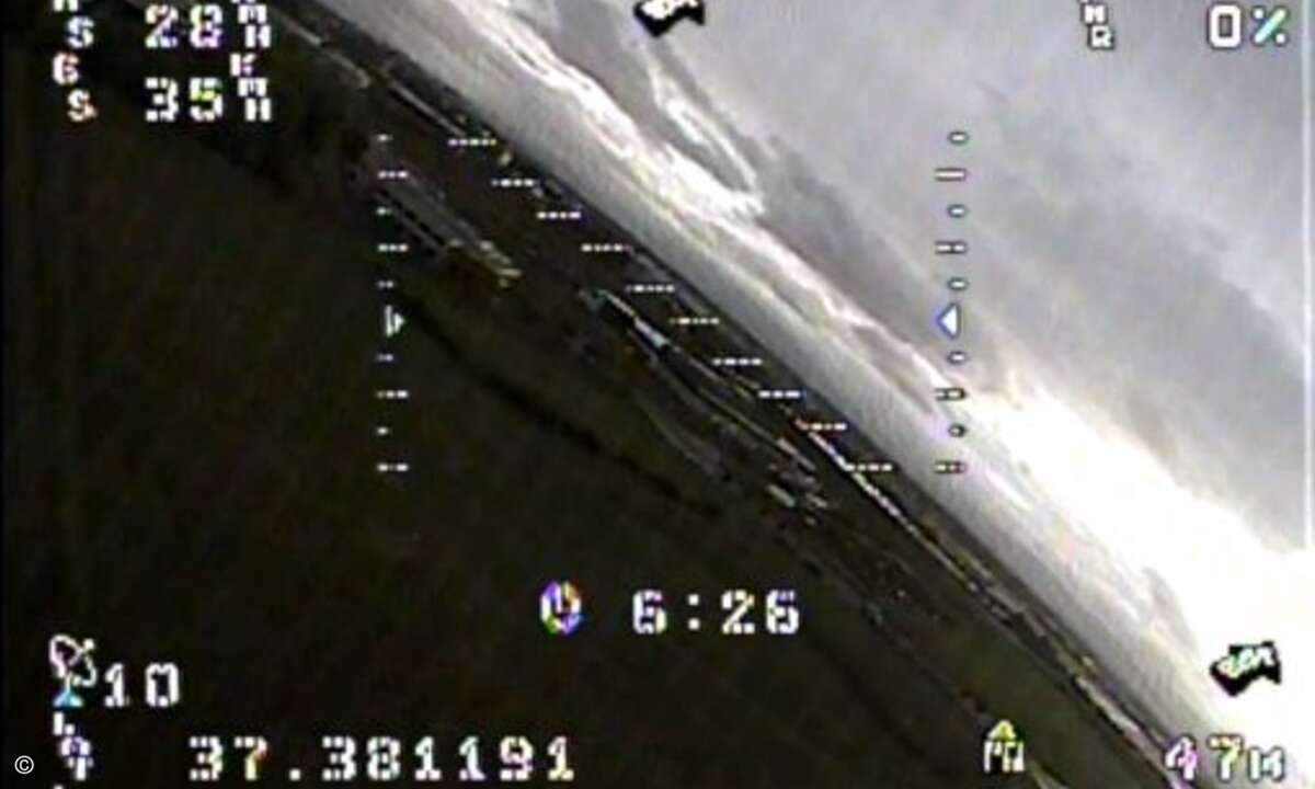 Die Kamera der Drohne zeigt ein Bild wie im Krisengebiet. © Darwin Aerospace
