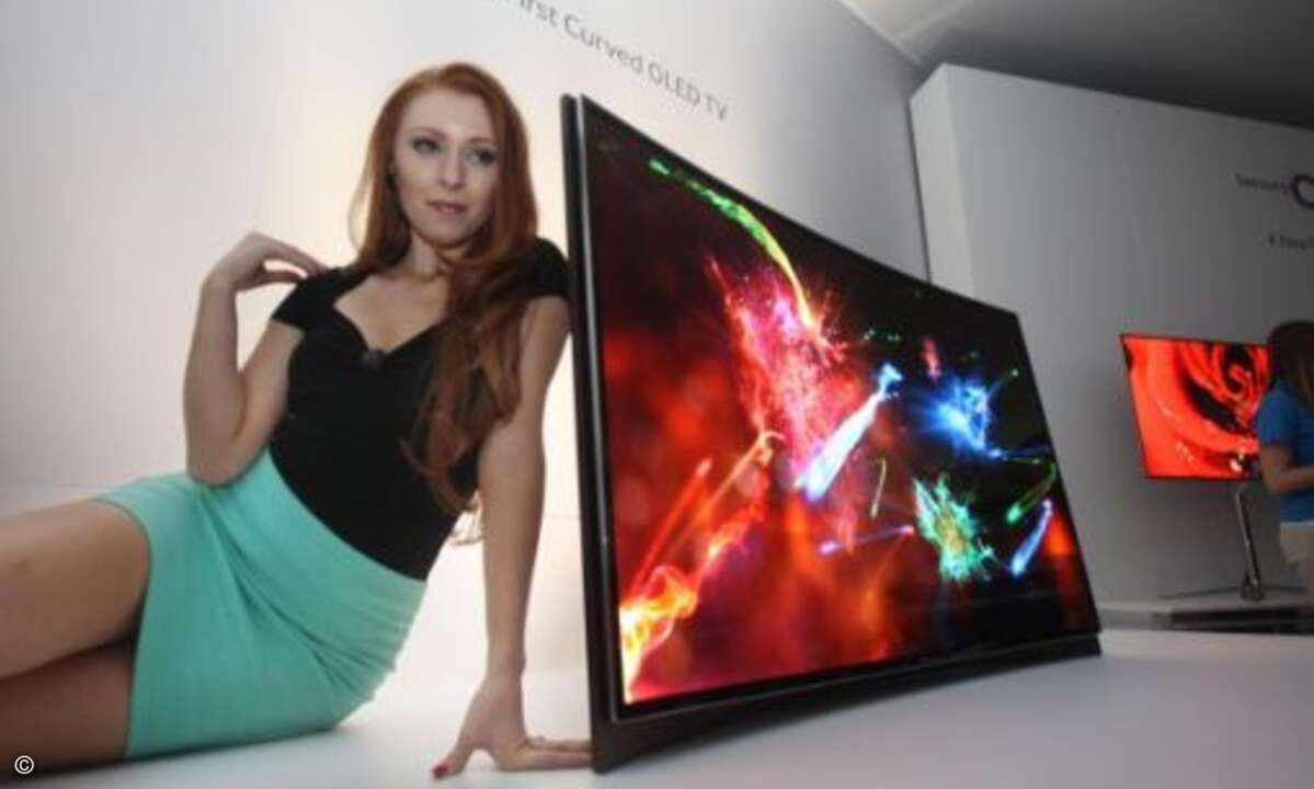 Kurvige OLED-TVs zeigten unter anderem Samsung und LG (Bild: Samsung)