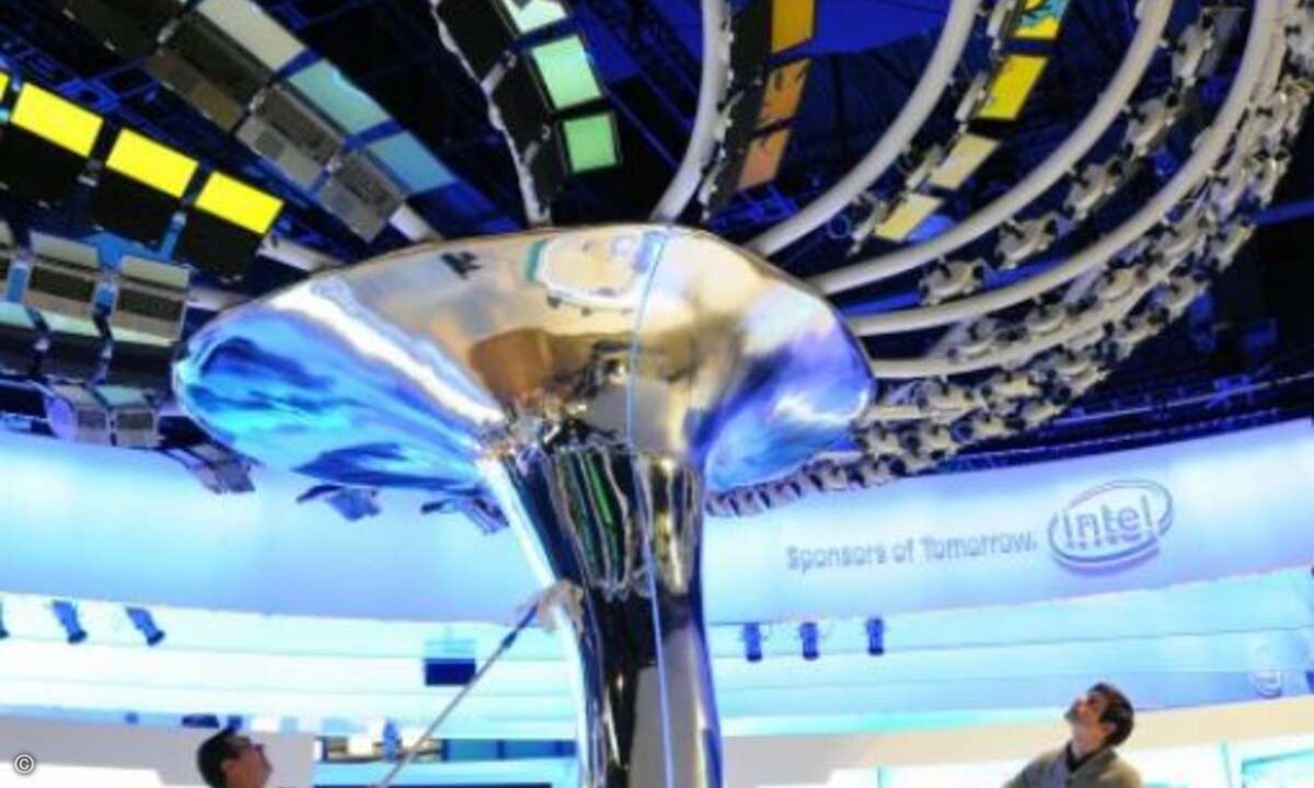 Der Ultrabook Tree am Intel-Stand verspricht ein Eyecatcher der diesjährigen CES zu werden (Bild: Intel)