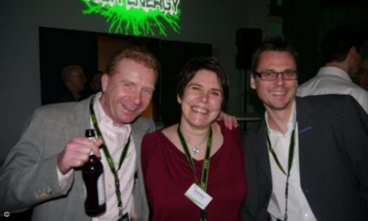 Sandro Assmann (links) und Astrid Christ, beide SoftExpress mit Christop Rothert, Kosatec