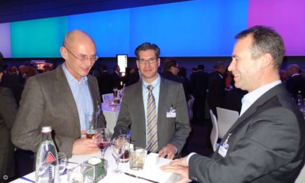 (von l nach r) Michael Weidemann, T-Systems International, zusammen mit Michele Sozio, Avnet Technology Solutions, und Heribert Bahls, T-Systems International. (Bild: Lars Bube / CRN)