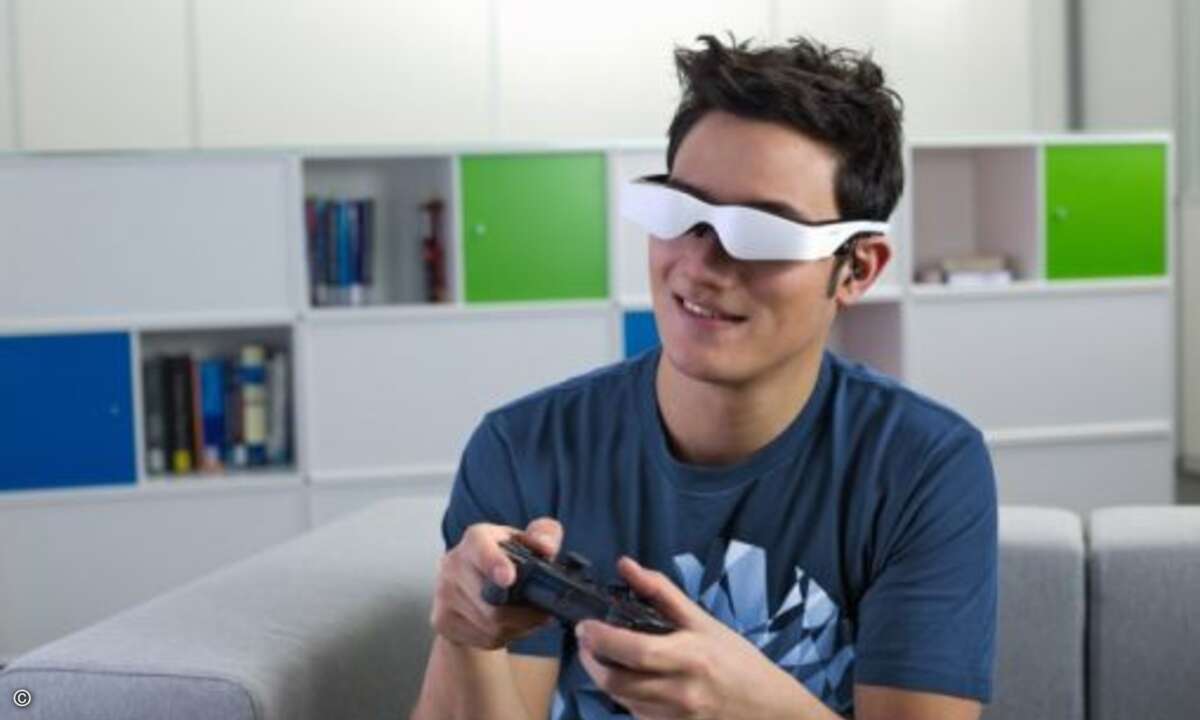 Die »Cinemizer OLED Multimedia-Brille« kann einfach über einen HDMI-Anschluss an Spielekonsolen angeschlossen werden. Dadurch entsteht ein ganz neues und intensives Spielgefühl - egal ob in 2D oder Stereo 3D. (Bild: Cinemizer)