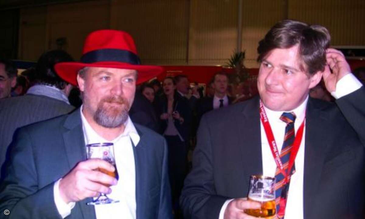 Andreas Stolzenberger, RedHat (links), mit Peter Schulte, CRN (Bild: CRN)