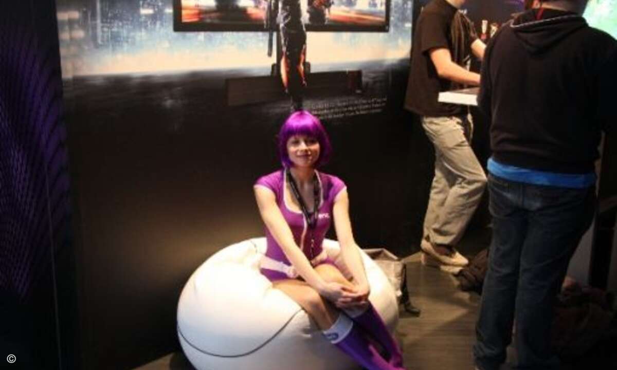Auch in der Intel Extreme Hall dürfen die Messe-Hostessen nicht fehlen