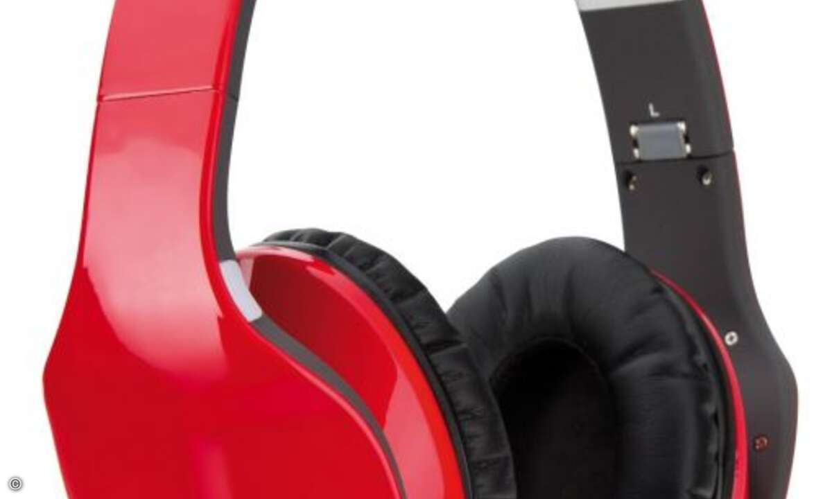 Die neuen Stereo-Headsets von Zubehörspezialist Xqisit gibt es ab sofort bei Strax (Bild: Strax)