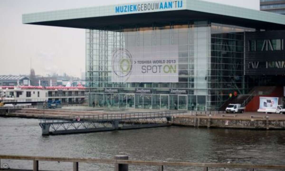Amsterdams Konzerthalle des 21. Jahrhunderts war Schauplatz der Toshiba World 2013 (Bild: Toshiba)